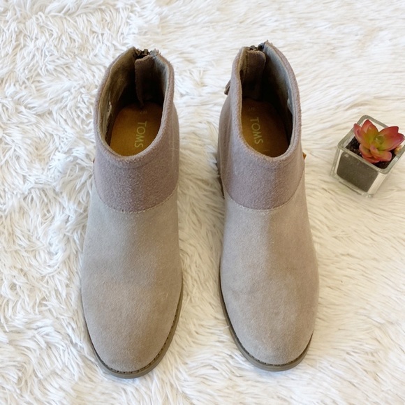 TOMS Lacy Taupe Suede Leather Heel Ankle Bootie Women’s 7 - Picture 5 of 9